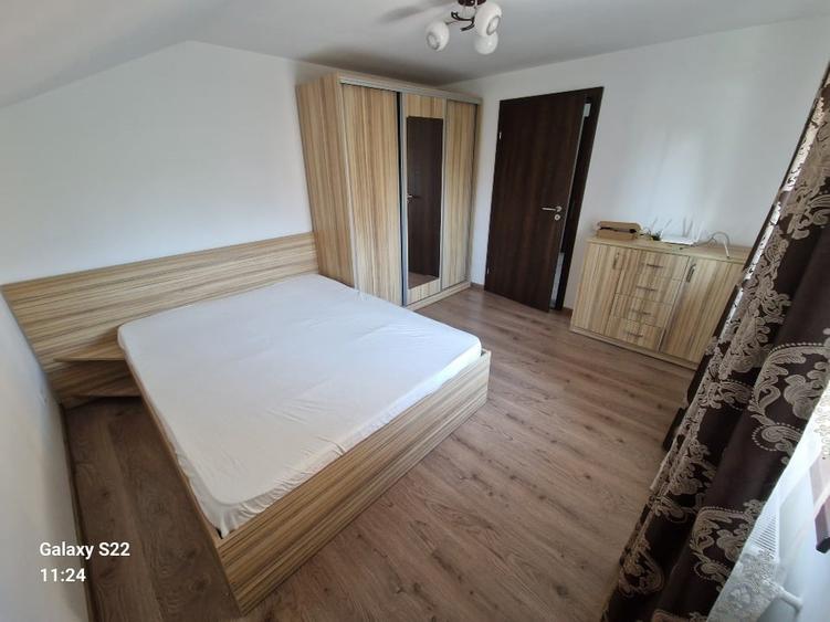 Casă individuală cu 5 camere cu Canalizare în Roșu
