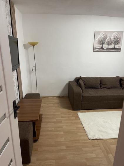 Garsonieră decomandată în Vest