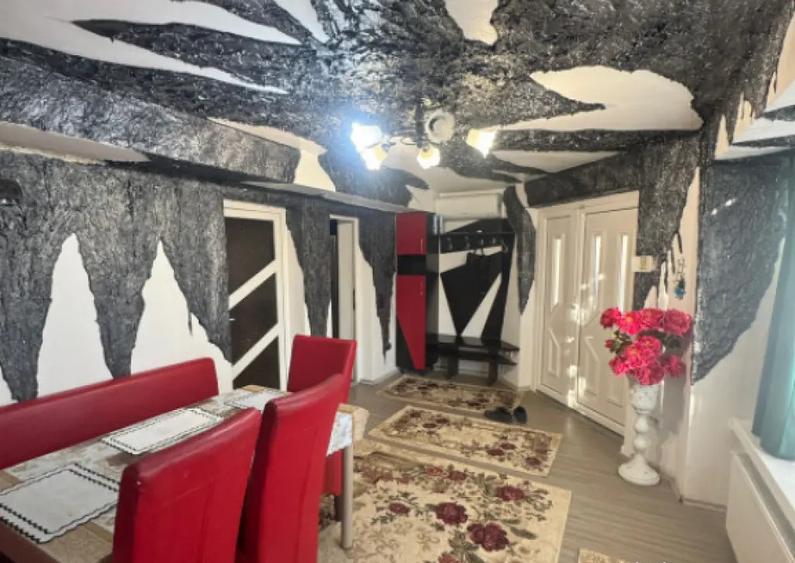Apartament cu 3 camere semidecomandat în Orașul Vechi