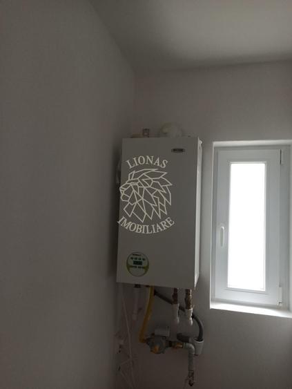Apartament cu 4 camere semidecomandat în Sud