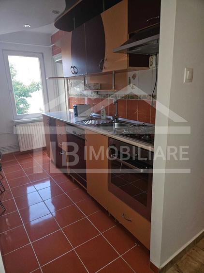 Apartament cu 3 camere decomandat în Cornișa