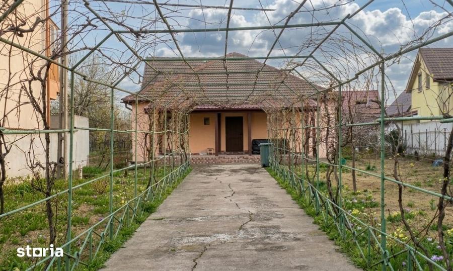 Casă cu 5 camere decomandat cu Teren 1487 Mp în Central