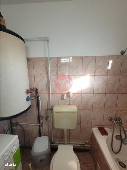 Casă cu 4 camere cu Teren 2500 Mp în Lazu