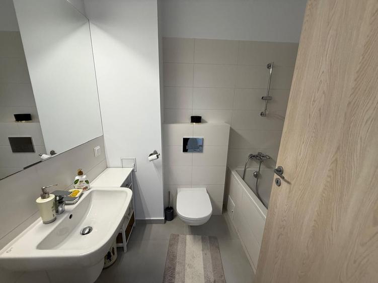 Apartament cu 3 camere semidecomandat, mobilat în Timișoara