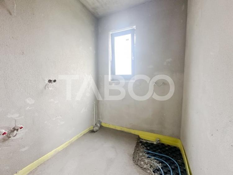 Duplex cu 4 camere cu Canalizare în Florești