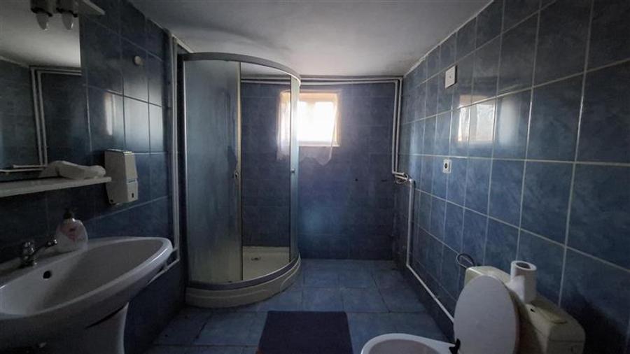 Casă individuală cu 6 camere cu Teren 3118 Mp în Măicănești