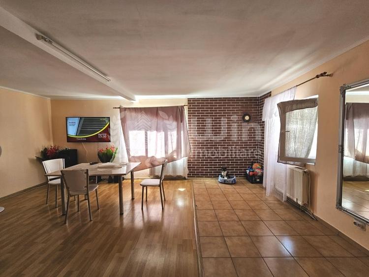 Casă individuală cu 5 camere cu Canalizare în Iris