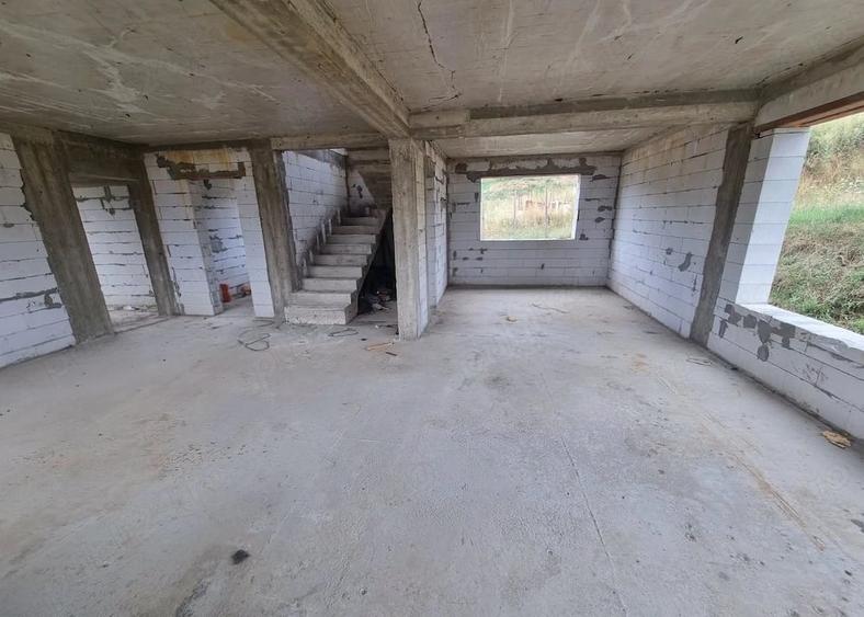 Casă cu Teren 600 Mp în Mintia