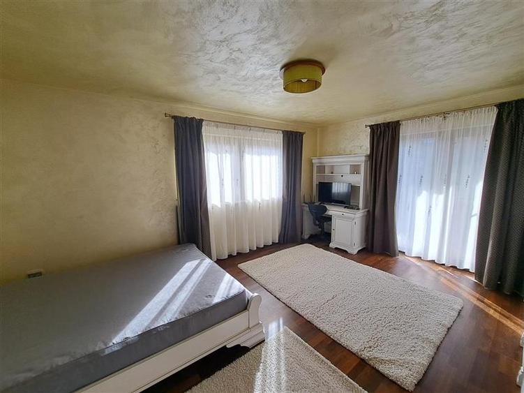Casă individuală cu 4 camere cu Canalizare în Făget