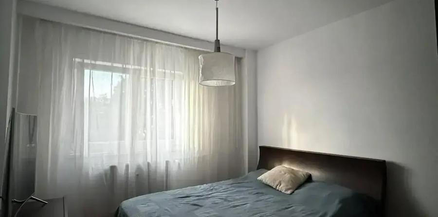 Apartament cu 2 camere semidecomandat, mobilat în Decebal