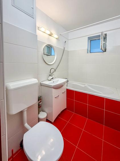 Apartament cu 3 camere semidecomandat, mobilat în Dristor