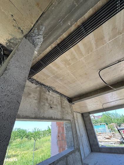 Casă cu 5 camere cu Teren 912 Mp în Dumbrăvița