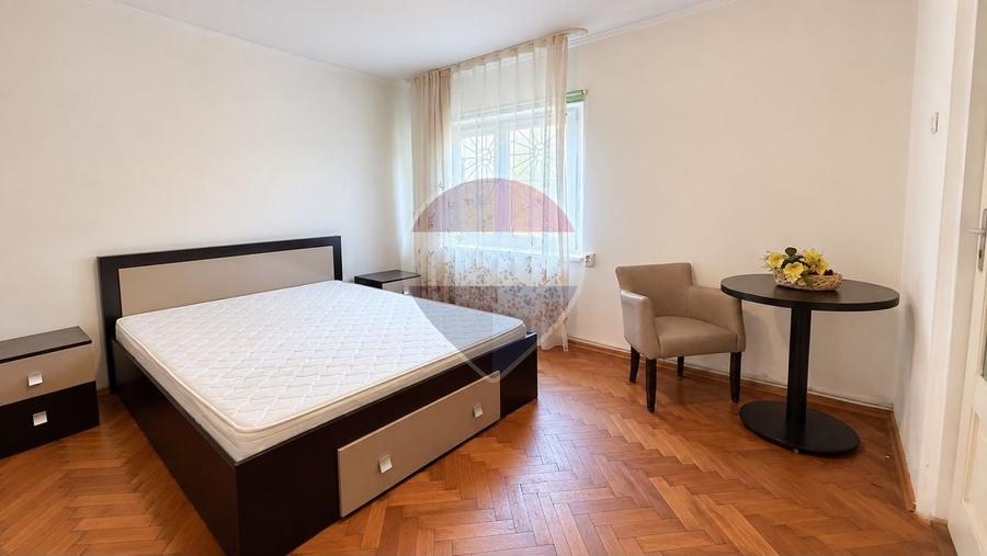 Casă individuală cu 4 camere cu Teren 428 Mp în Central