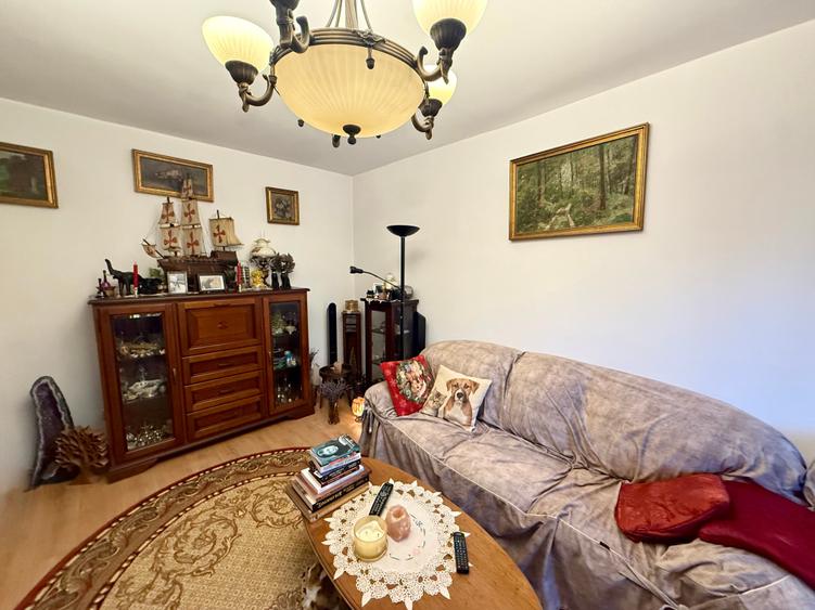 Apartament cu 3 camere decomandat în Tineretului
