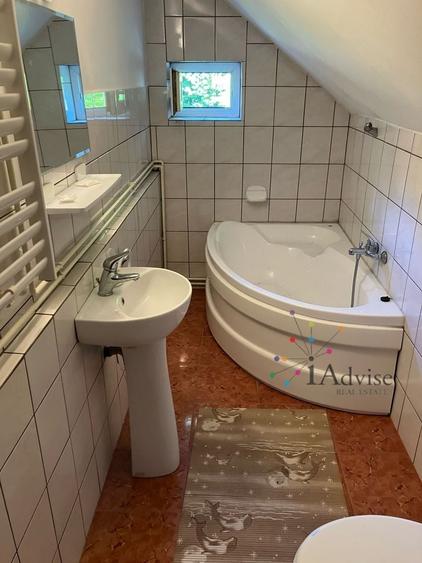 Casă individuală cu 9 camere cu Canalizare în Timișu de Jos