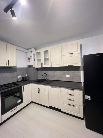 Apartament cu 2 camere decomandat în Trocadero