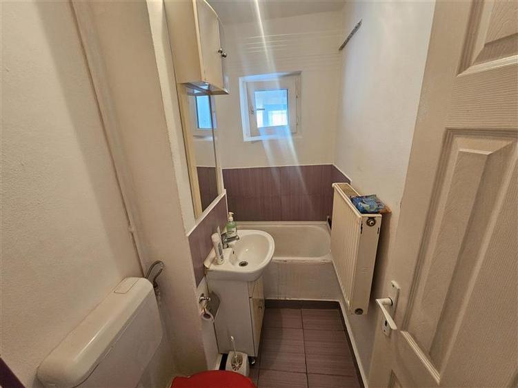 Garsonieră decomandată, mobilată în Micro IV