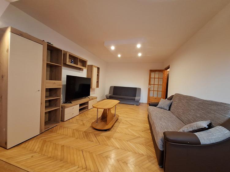 Apartament cu 4 camere decomandat, mobilat în Freidorf