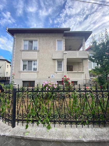Casă cu 6 camere cu Teren 400 Mp în Ultracentral