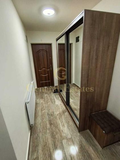 Apartament cu 3 camere decomandat în Tractorul