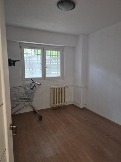 Apartament cu 3 camere decomandat în Mihai Bravu