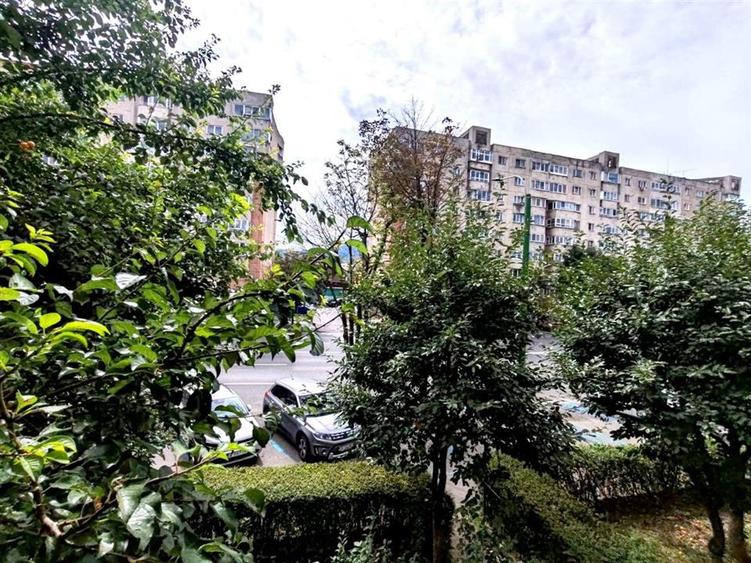 Apartament cu 2 camere semidecomandat, mobilat în Scriitorilor