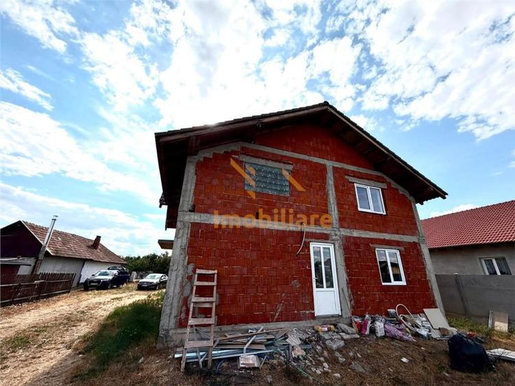 Casă cu 4 camere cu Teren 1439 Mp în Inand