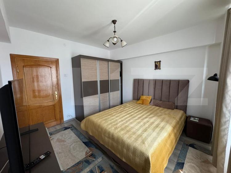 Apartament cu 4 camere decomandat, mobilat în Central
