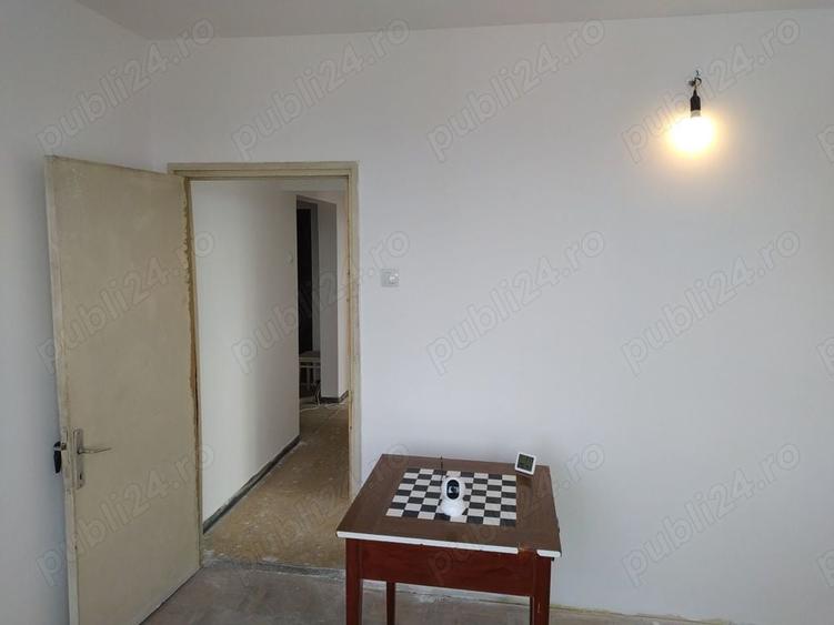 Apartament cu 3 camere decomandat în Onești