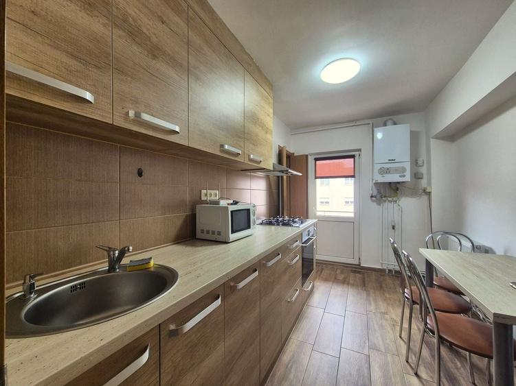 Apartament cu 3 camere decomandat în Bartolomeu