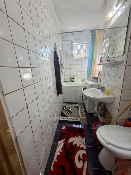 Apartament cu 3 camere semidecomandat în Cetății
