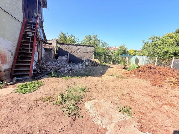 Casă individuală cu 2 camere cu Teren 385 Mp în Central