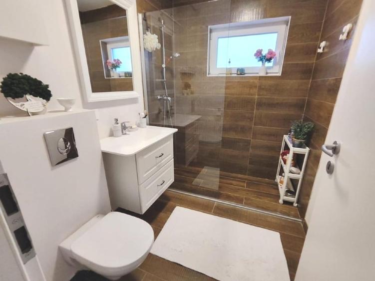Apartament cu 2 camere decomandat, mobilat în Aradului