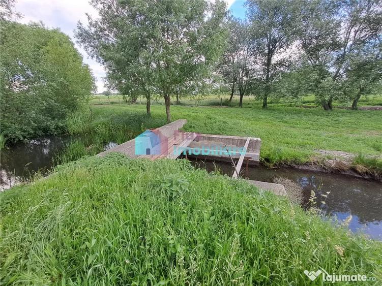 Casă cu 6 camere cu Teren 10000 Mp în Fântâna Mare