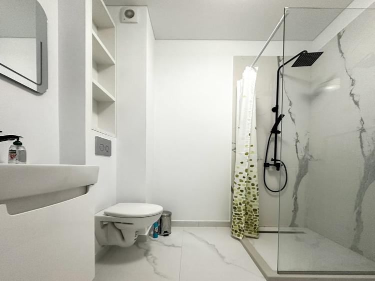 Apartament cu 2 camere decomandat, mobilat în City Park Mall