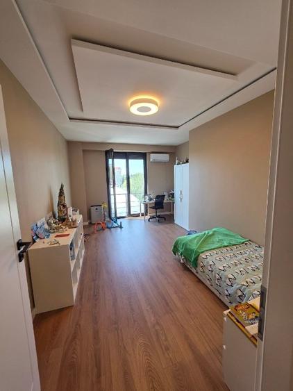 Apartament cu 4 camere, mobilat în Central