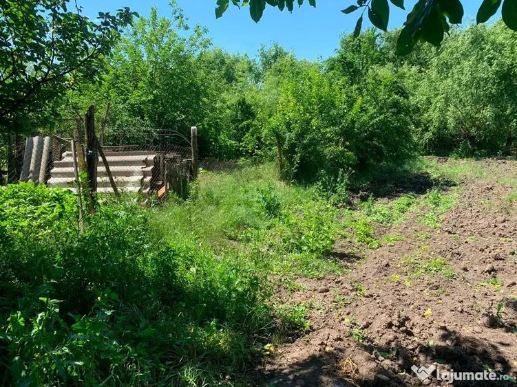 Casă cu 6 camere cu Teren 1874 Mp în Nana