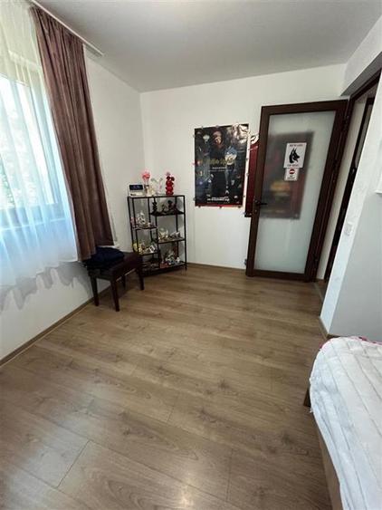 Casă individuală cu 5 camere cu Canalizare în Lacu Sărat