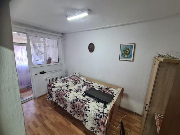 Apartament cu 3 camere decomandat în Sud
