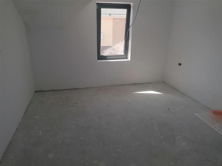 Casă cu 4 camere cu Teren 200 Mp în Exterior Nord