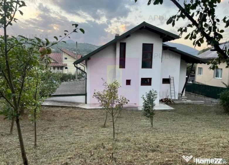 Casă cu 7 camere cu Teren 649 Mp în Comarnic