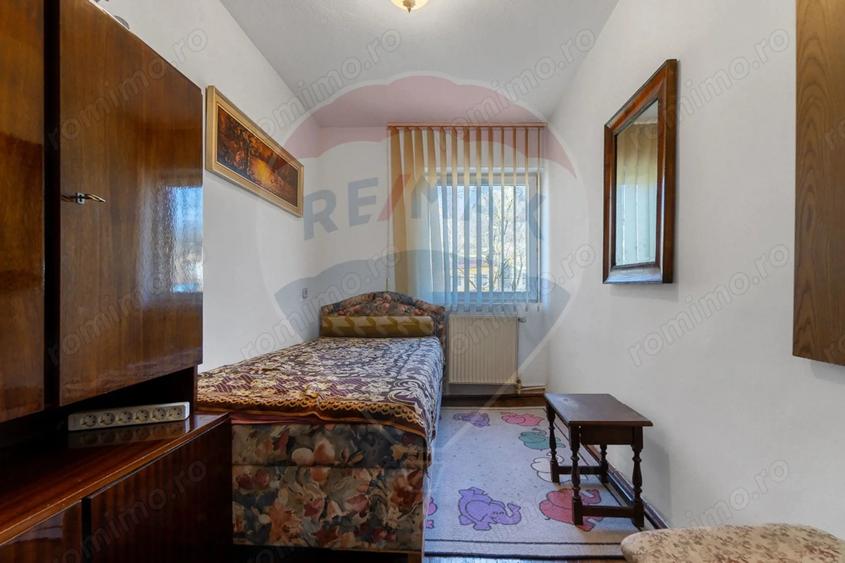 Casă cu 5 camere cu Teren 904 Mp în Sud