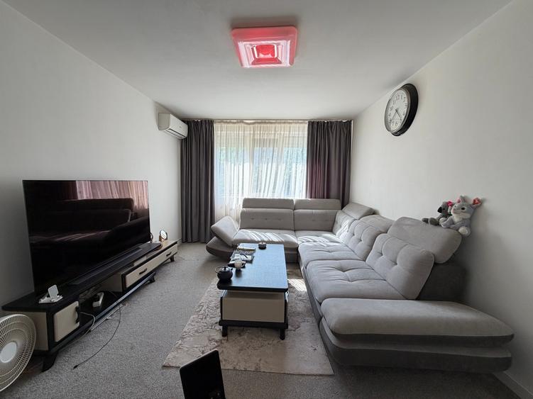 Apartament cu 3 camere semidecomandat, mobilat în Titan