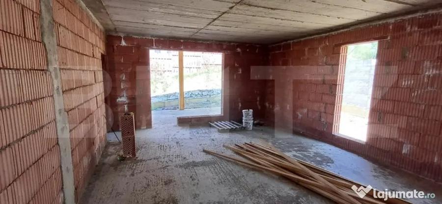 Casă cu 3 camere cu Teren 500 Mp în Central