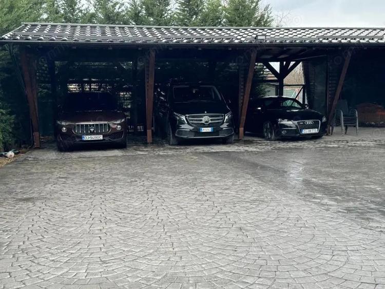 Casă cu 2 camere cu Piscina în Central