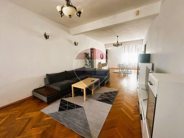 Apartament cu 3 camere decomandat, mobilat în Magheru