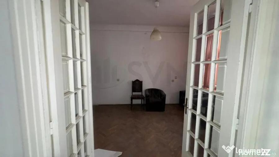 Casă cu 11 camere cu Teren 341 Mp în Dudești