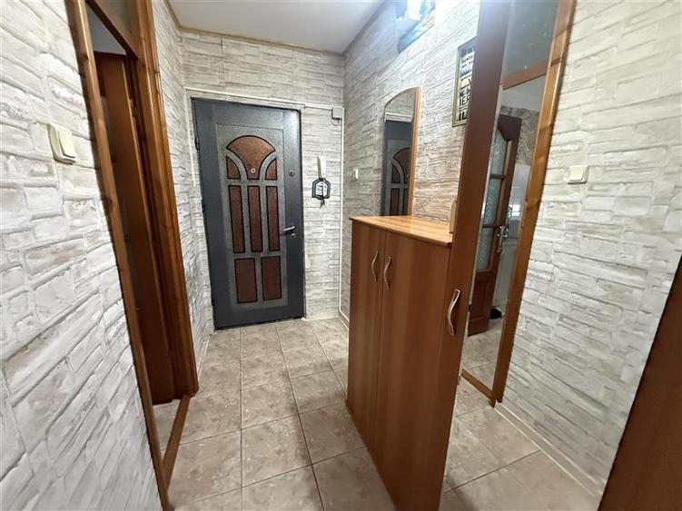 Apartament cu 2 camere semidecomandat în Mioriței