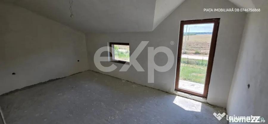 Casă cu 7 camere cu Teren 2000 Mp în Colacu
