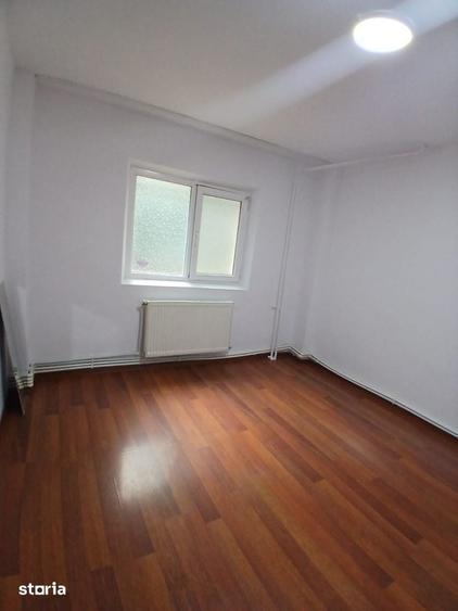 Apartament cu 2 camere decomandat în Energiei